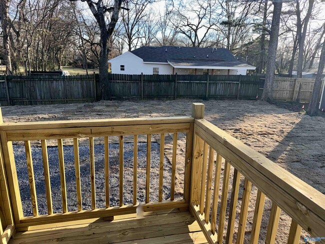 Building Photo - 412 Pearl St SW