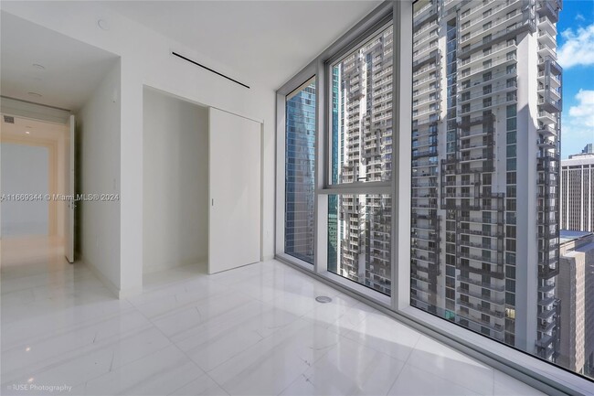 Building Photo - 300 Biscayne Blvd Way