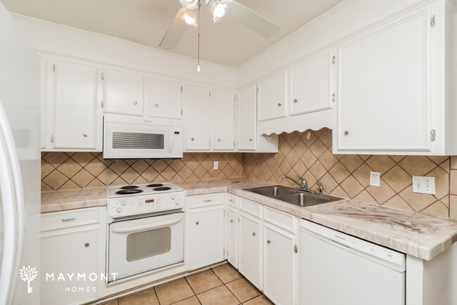 Building Photo - 406 Trailwood Dr