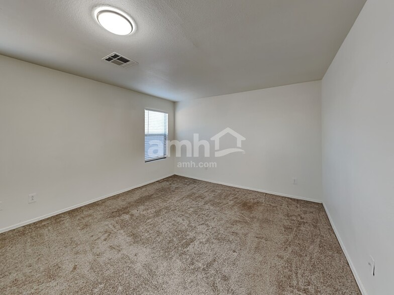 Building Photo - 15618 W Evans Dr
