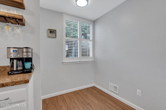 Building Photo - 8 Fern Ct