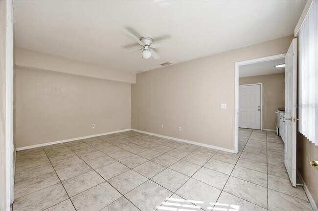 Building Photo - 2918 Fan Palm Dr