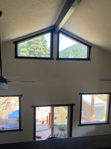 Building Photo - 38 Picnic Gulch Rd