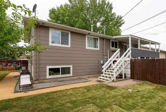 Building Photo - 504 N 19th Ave