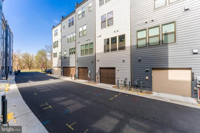 Building Photo - 12742 Verdant Wy