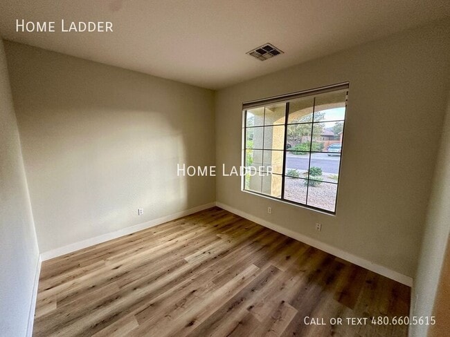 Building Photo - 3064 E Palmdale Ln