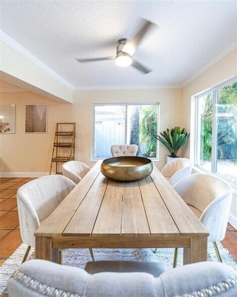 Building Photo - 2101 NE 15th St