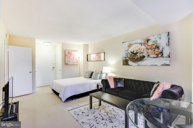 Primary Photo - 1111 Arlington Blvd