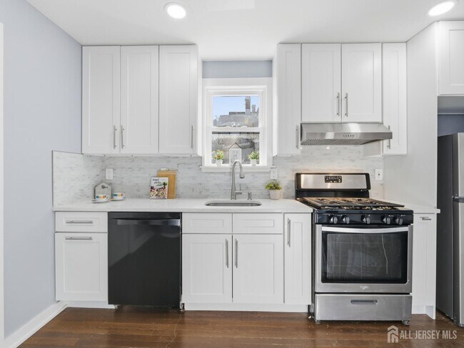 Building Photo - 14 John St