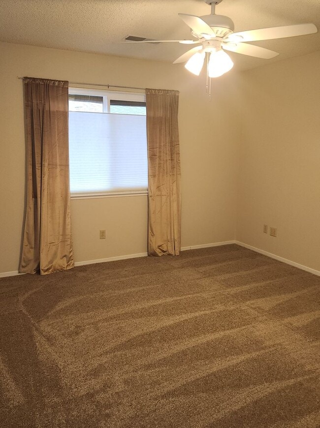 Building Photo - Very nice home w/CENTRAL AIR CONDITIONING ...