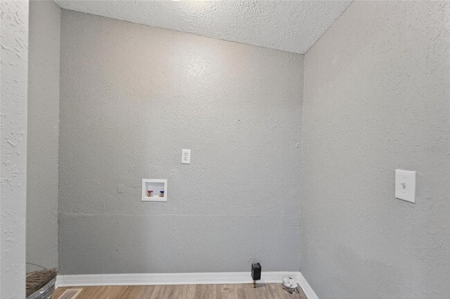 Building Photo - 39256 Lizabeth Cir