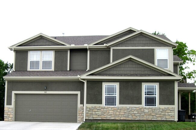 Building Photo - 310 N Ferrel St