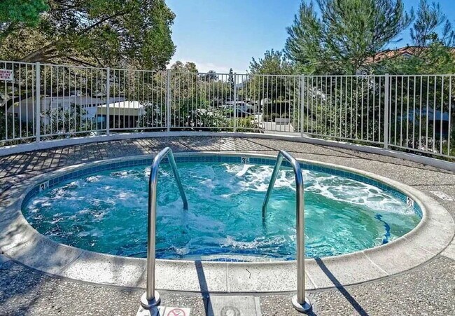 Building Photo - $4,000 - 4 Bed / 3.5 Bedroom Townhouse in Ambiance Neighborhood of San Marcos