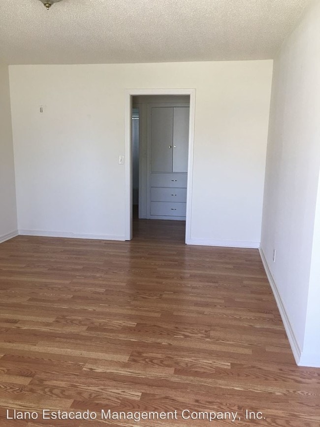 Building Photo - 102 S Palo Duro St