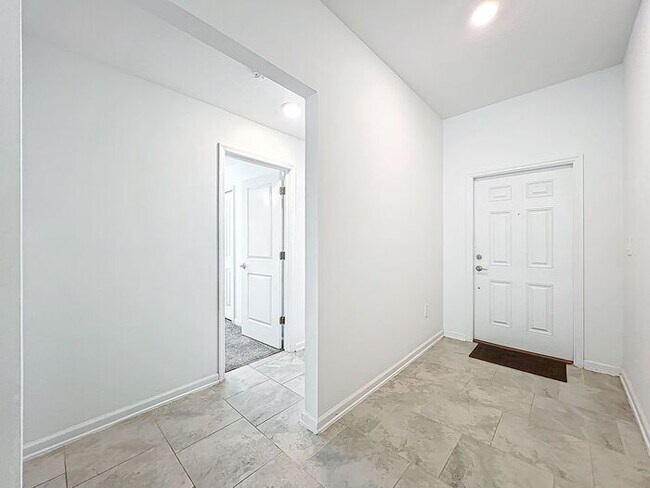 Building Photo - 4/2 Groveland Home with Solar Panels