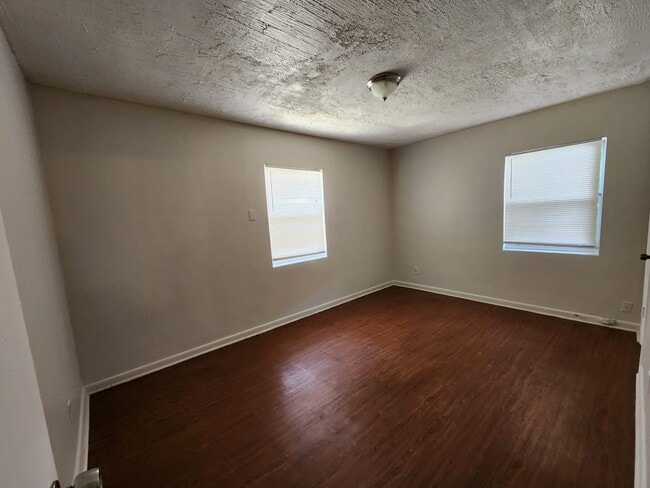 Building Photo - 1829 Lambert St