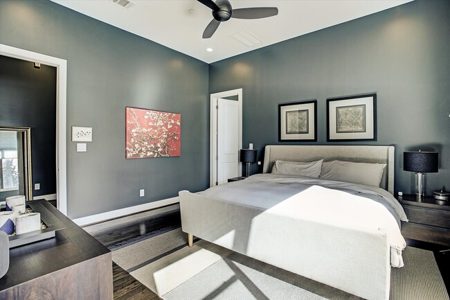 Building Photo - 1004 California St