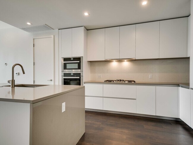 Building Photo - 501 West Ave