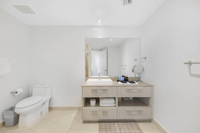 Building Photo - 4111 S Ocean Dr