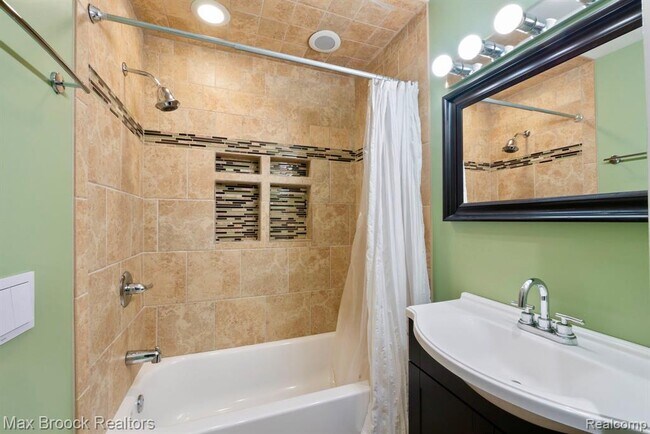 Building Photo - 3602 Elmhurst Ave