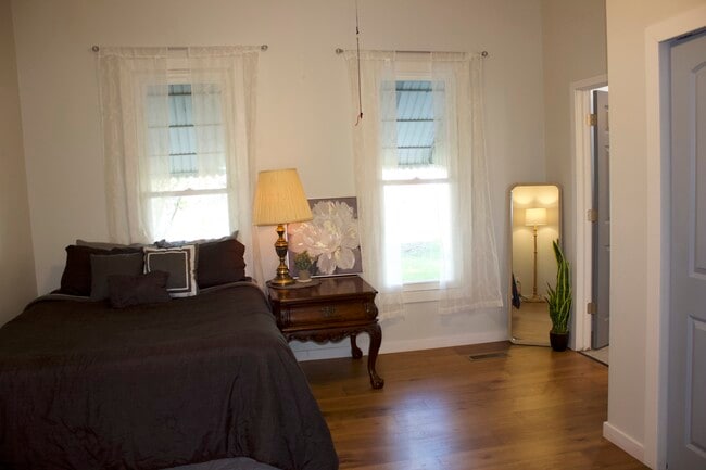 Master Bedroom - 120 1st St SE