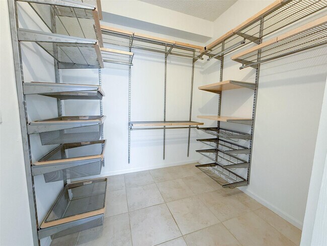 Building Photo - 3105 NE 184th St