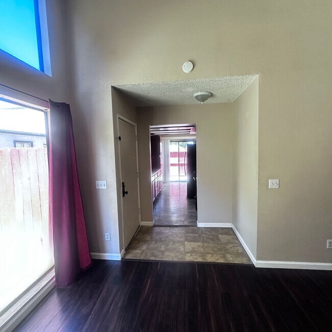 Building Photo - Must See! 2-bedroom, 2-bath single-story c...