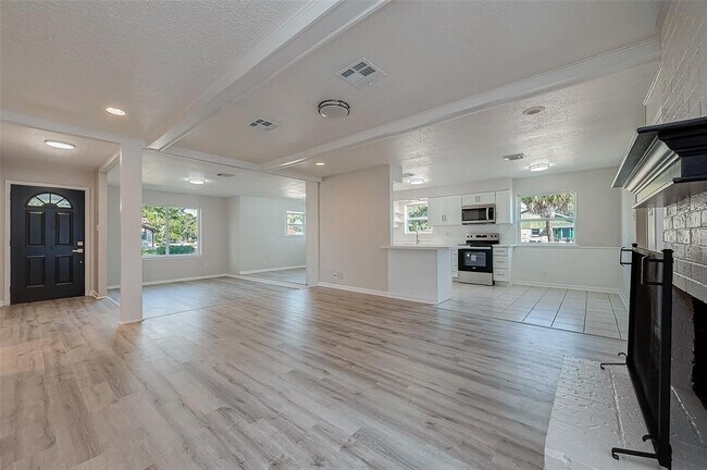 Building Photo - 23130 Bayleaf Dr
