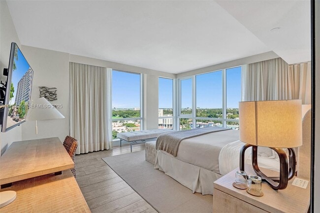 Building Photo - 102 NE 24th St