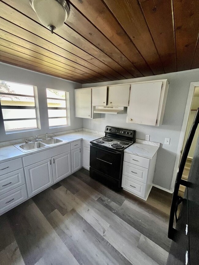 Building Photo - Beautifully Remodeled Lakeland 3BR/1BA Hom...
