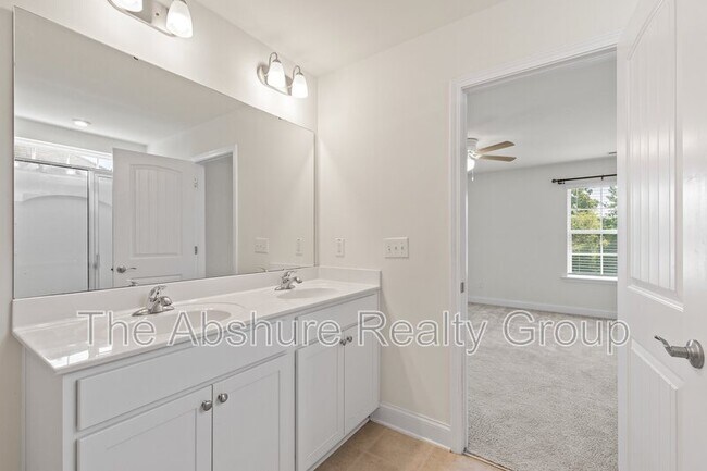 Building Photo - 404 Avery Glenn Way
