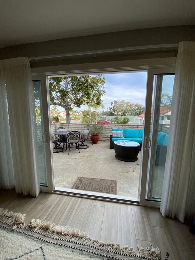 Building Photo - 920 Fuchsia Ln