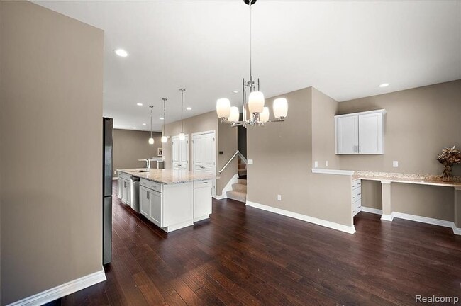 Building Photo - 2877 Hartwick Dr