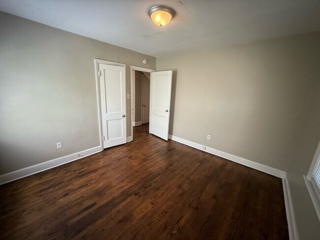 Building Photo - Great family-friendly home with 3 beds and...