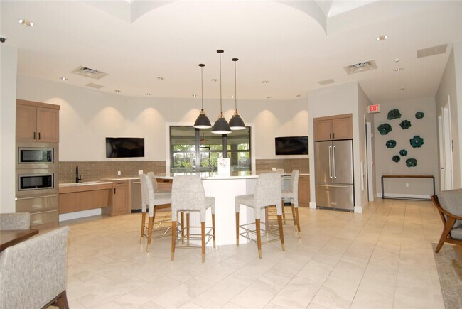 Building Photo - 4628 Pinehurst Trl E