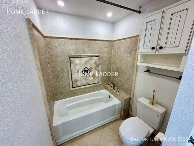 Building Photo - 8084 E Del Laton Dr