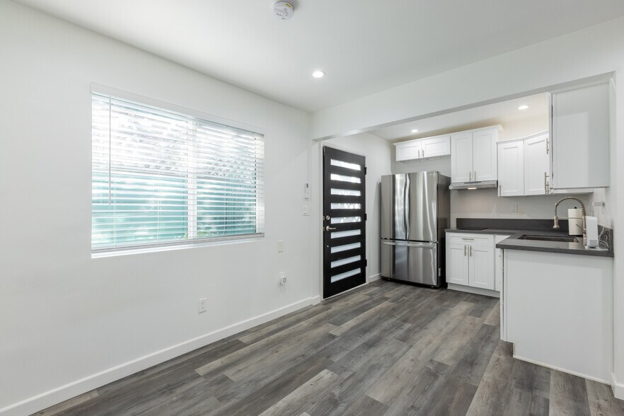 Building Photo - 1102 Centinela Ave