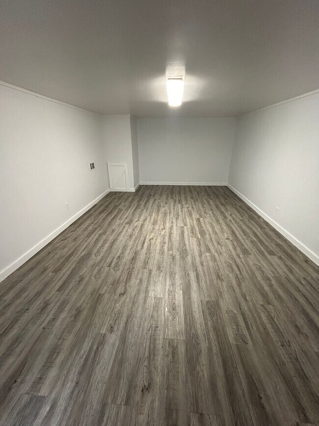 Building Photo - COMING SOON! 3 Bed 1.5 Bath Home! $1495.00