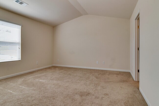 Building Photo - 4 BR/2.5 BA Home - A Rare Rental Between C...