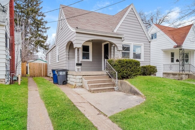 Building Photo - 1736 Mansfield Rd