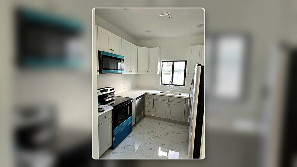 Building Photo - 417 N Deerfield Ave