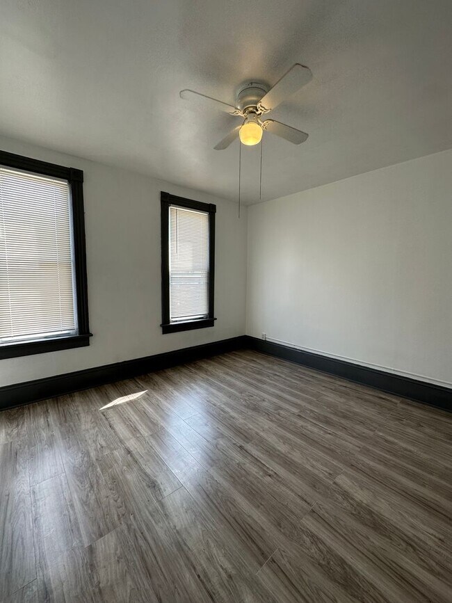 Building Photo - 2265 S 16th St