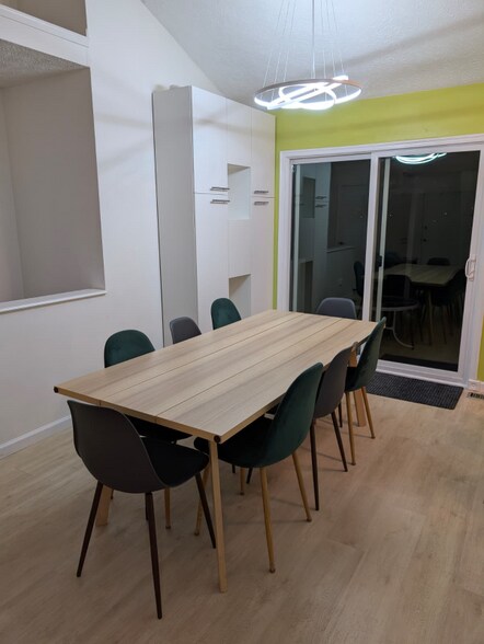 Building Photo - 5900 Deer Run Dr