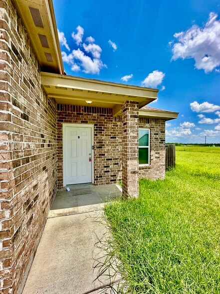 Building Photo - 1022 Escondido Ln E