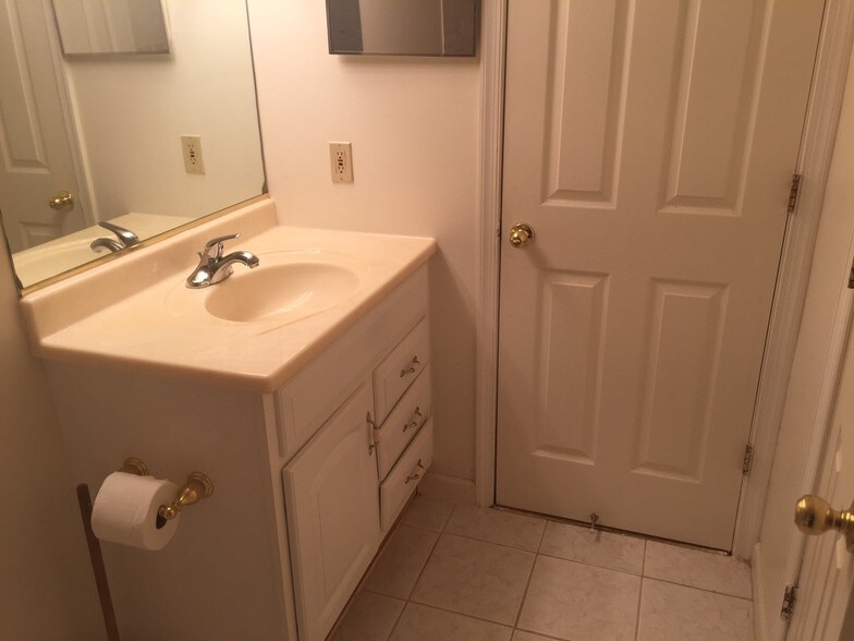 Bathroom 1D - 4300 Stablemere Ct