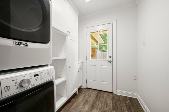 Building Photo - 5475 S Ridge Dr