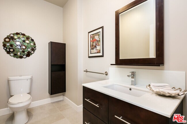 Building Photo - 118 S Kenwood St