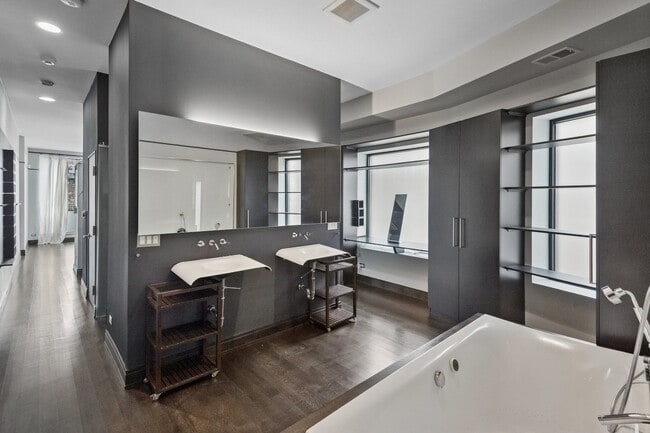 Building Photo - 44 E Cedar St