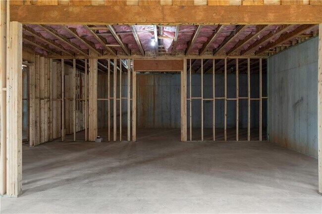 Building Photo - 405 Thunder Rd