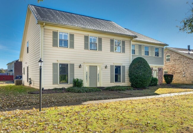 Building Photo - Awesome 4BR/3BA end-unit townhouse in the desirable River Plantation neighborhood!